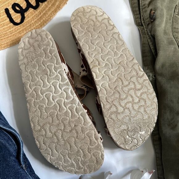 Natural Reflections Cream/Brown Cow Print Buckle Toe Loop Slip On Sandals - Picture 10 of 10